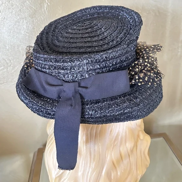 DARLING 1940s' NAVY STRAW HAT WITH TALL CROWN & TAN DOTTED VEILING
